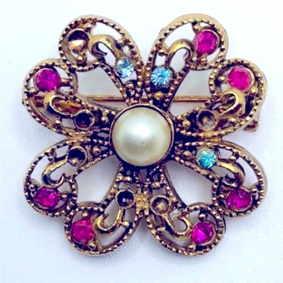 Vintage Flower gold tone pearl brooch pin rhinestone - Picture 1 of 4